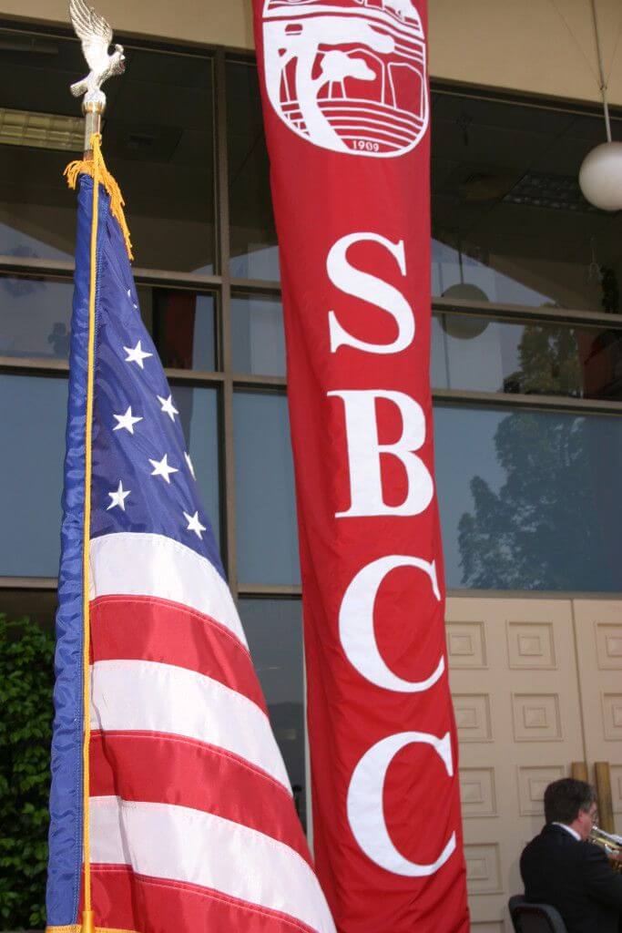 College studier SBCC-flagga