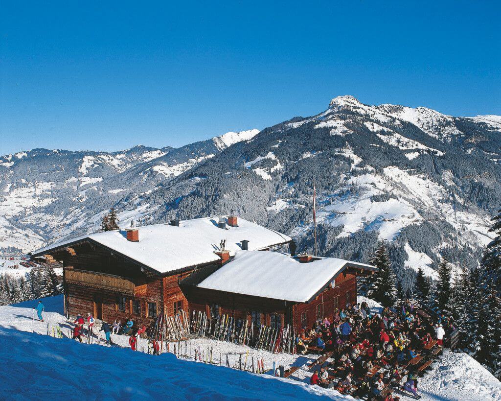 Under 3-10 månader erbjuds jobb på allt från restauranger och hotell till museum, turistshoper och golfbanor på olika platser runt om i landet. För detta program krävs inte att du först läser en språkkurs i tyska.