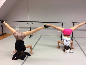 Ilfracombe-street-dance-double-headstand
